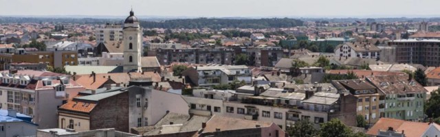 U Šapcu najavili spektakl jer vlast dolazi peške na posao - međutim, jedan zakasnio, drugi još dolazi
