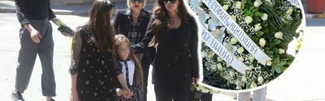 NIKOLINA PIŠEK POSLALA SRCEPARAJUĆU PORUKU POKOJNOM VIDOJU: Udovica se nije pojavila na pomenu, a reči koje je uputila na vencu režu kao žilet!