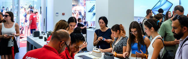 Redovi na otvaranju iStyle prodavnice u Beogradu