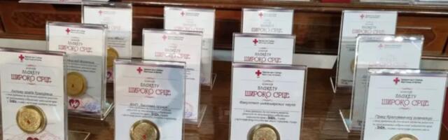 Uručena priznanja i zlatnici višestrukim davaocima krvi