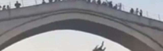 Turista skočio sa mosta u Neretvu: Mostarci ga umalo linčovali (VIDEO)