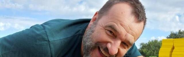 NENAD JEZDIĆ UHVATIO ZMIJU GOLIM RUKAMA! Ljudima uterao STRAH U KOSTI, a njemu - KAO OD ŠALE