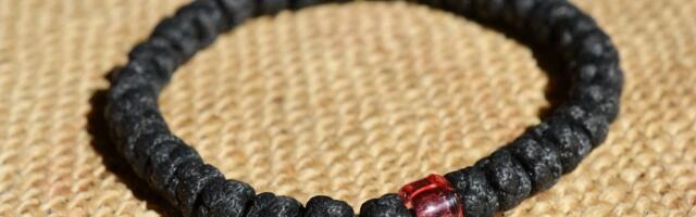 Na kojoj ruci se nosi brojanica? Evo od čega zavisi