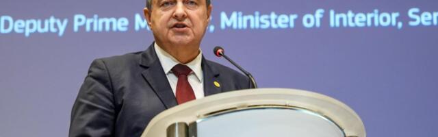 "Neka duh najradosnijeg praznika probudi u svima veru u ljubav, humanost i poštovanje" Dačić čestitao Božić po gregorijanskom kalendaru