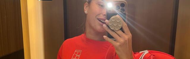 Sabalenka dovela novog drugara na trening: Ona udarala iz sve snage, ali je on ipak privukao najveću pažnju