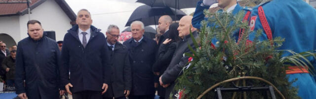 Минић и Ђурђевић Стаменковски посетили мајку чија су три сина и супруг убијени у Сијековцу