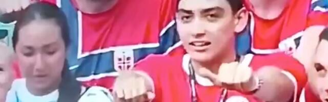 Retko ko ga je prepoznao: Rekorder Mundijala upao među Norvežane i veslao tokom utakmice sa Engleskom /VIDEO/