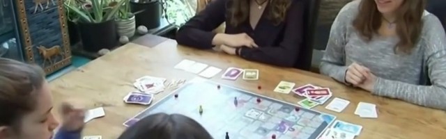 Sestre u karantinu smislile društvenu igru: Prodaje se "kao alva"