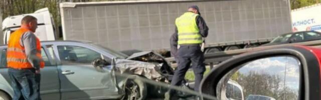 LANČANI SUDAR NA AUTO-PUTU! Velika gužva kod Zemuna! (FOTO)