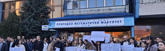 Studenti blokirali PMF u Nišu