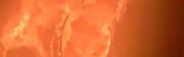 Buknuo požar na automobilu kod Bubanj Potoka! Vatra progutala vozilo, gust crni dim usporio saobraćaj