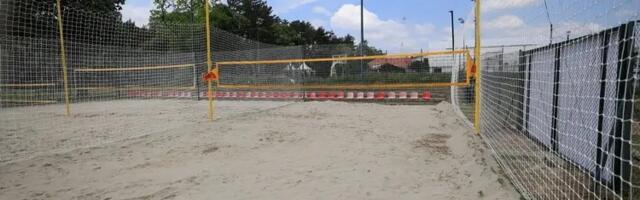 Rekonstruisani tereni za sportove na pesku u Velikom parku (FOTO)