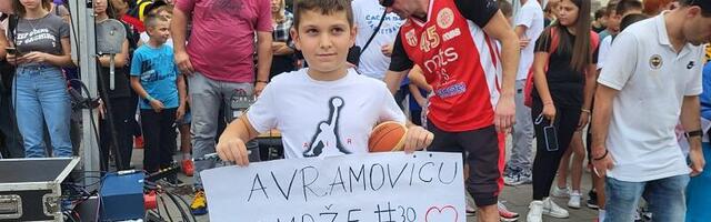 Hiljade Čačana dočekalo srebrne reprezentativce; Malina: Još jednom smo pokazali da je Čačak najkošarkaškiji grad na svetu