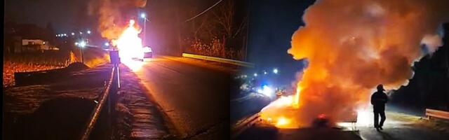 Tragedija izbegnuta "za dlaku": Vozač spasio tuđu porodicu, završio na bankini, pa se zapalio (VIDEO)