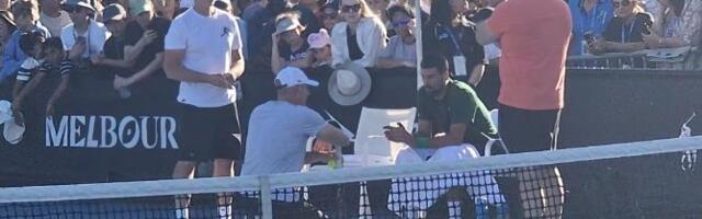NOVAK ODRADIO TRENING U MELBURNU: Jedna stvar i dalje brine navijače!
