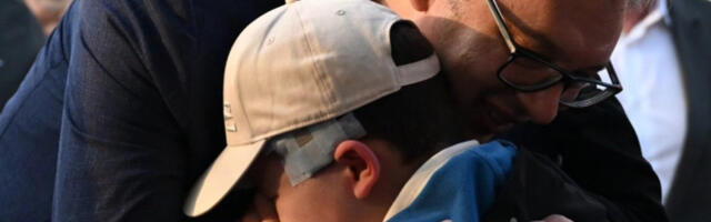 Вучић: Наставићемо да подржавамо лечење деце у иностранству и издвајамо велика средства