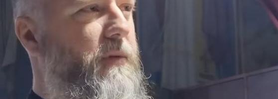 "Nije mi važno da li stave maramu i obuku dugu suknju" Otac Predrag Popović otkrio u čemu žene najčešće greše kad idu na pričešće