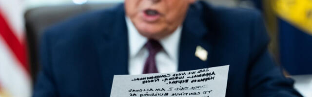 Трамп тврди да су Иранци тражили прекид ватре