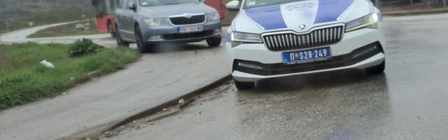 ORUŽANI NAPAD NA JUGU SRBIJE! Muškarac sa automatskom puškom uleteo u kladionicu kod Bujanovca, pa kada mu radnica nije dala novac – KRENUO DA REŠETA