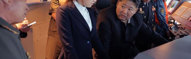Kim Džong Un sa ćerkom prisustvovao testu navigacije razarača Kang Kon