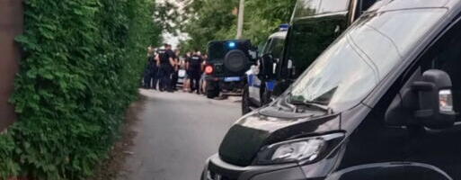 NASILJE BLOKADERA NA ZVEZDARI! Maskirani studenti blokaderi napali aktiviste SNS (VIDEO)