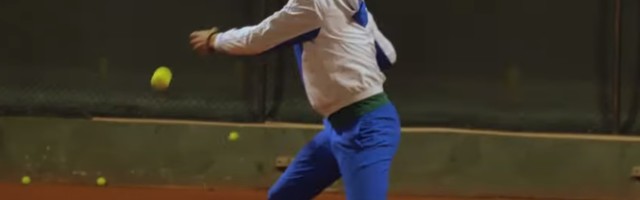 Novakov mural od teniskih loptica? I treba, jer svetski broj 1 igra i vezanih očiju! (VIDEO)