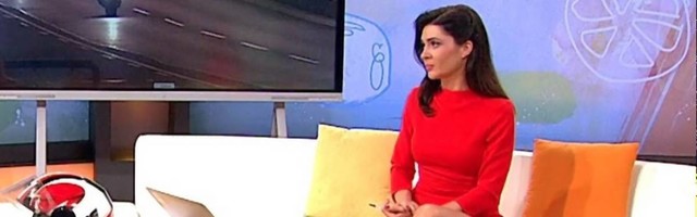 Voditeljka RTS obukla je haljinu zbog koje su je isprozivali i ne razumemo u čemu je pogrešila