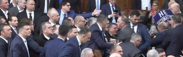 Kako je došlo do tuče u Skupštini (VIDEO)