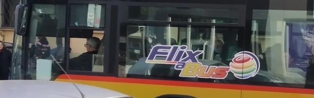 Zapalio se autobus kod Žitorađe, vozač pronađen mrtav