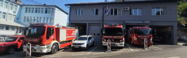 POŽAR U GROCKOJ Izgoreo kombi pun dragocene robe