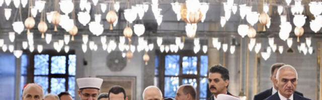 Papa Lav XIV posetio Plavu džamiju u Istanbulu