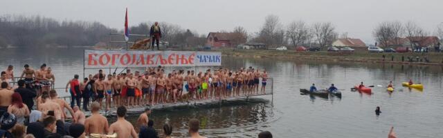Bog se javi! Danas obavezno uzmite bogojavljensku vodicu, a evo kako se ona pravilno pije za zdravlje i mir u kući