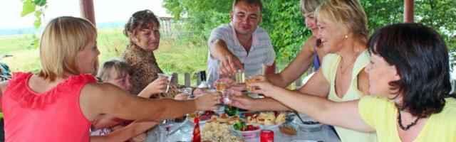 Posle svakog ručka kod svekrve bih dobila jaku dijareju: Jednom sam zamenila tanjir s mužem i nisam mogla da verujem šta se desilo