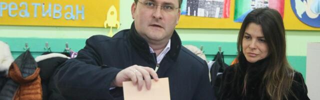 Šta se Vučiću više isplati: Pomilovanje ili osuda Selakovića?