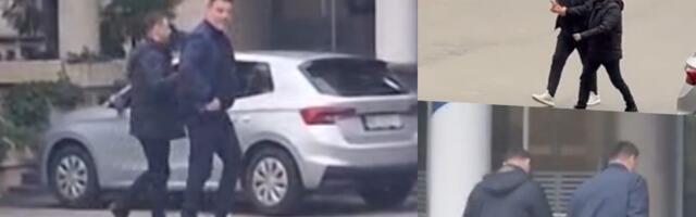 POGLEDAJTE SNIMAK PRIVOĐENJA NA INFORMATIVNI RAZGOVOR ZBOG LAŽNIH SMS PORUKA ČLANOVIMA SNS UOČI IZBORA Muškarac (57) pozvan da da izjavu