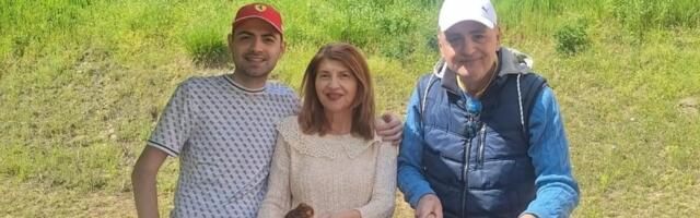 Estradni par proslavlja Uskrs na selu: Njihov naslednik pomaže ocu oko pečenja - završio je ovaj fakultet