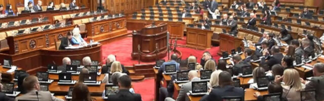 Скупштина заседа, на дневном реду 40 тачака