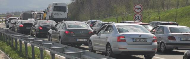 POTPUNI HAOS NA PUTEVINA ŠIROM ZEMLJE: Srbi završili sa prvomajskim praznicima - vozila jedva mile u kolonama