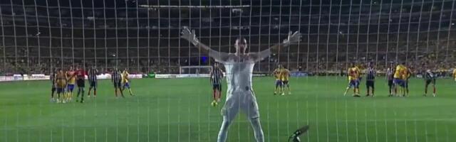 BIZARNE SCENE DOČEKALE SERHIJA RAMOSA: Golman mu branio penal okrenut leđima! (VIDEO)