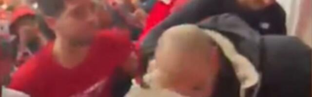 Policija zbog sporne majice izbacila navijača sa meča Hapoel - Zvezda