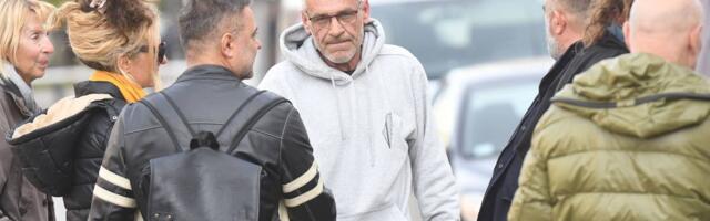 SIN BLOKADERA MILOMIRA JAĆIMOVIĆA UPAO NA FAKULTET Pre dva meseca svima pričao da je maloletan, a sada pravi haos sa Dinkom Gruhonjićem! (VIDEO)