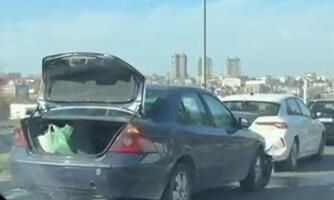 LANČANI SUDAR KOD KONJARNIKA: Uništena tri vozila, materijalna šteta velika, utvrđuje se uzrok (VIDEO)