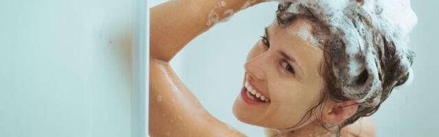 Frizeri jednoglasno dali odgovor:  Evo da li je bolje prati kosu uveče ili ujutru