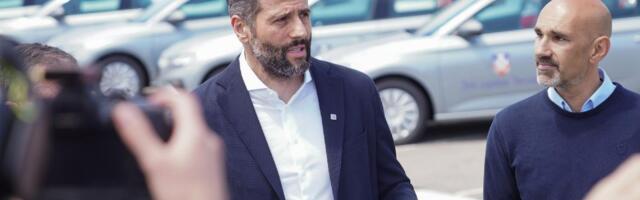 Šapić na primopredaji 20 vozila koje je grad donirao domovima zdravlja za prevoz pacijenata na dijalizu