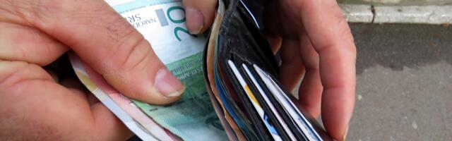 Prosečna plata u martu bila 121.650 dinara, medijalna 92.753