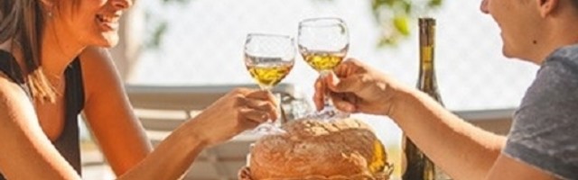 Smeta vam mljackanje i način na koji neko jede? Evo stručnog odgovora!