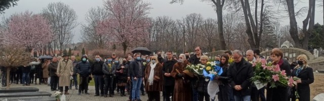 Članovi DS i Nove stranke položili cveće i sveće na grob Đinđića
