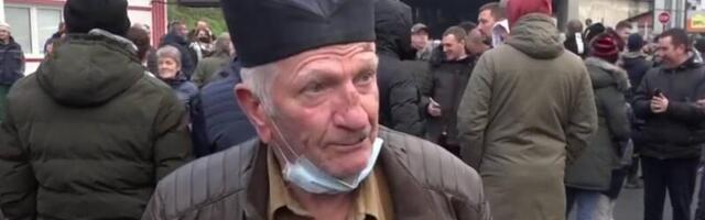 Sve je prodato i živećemo u tuđoj zemlji - reči penzionera sa protesta u Užicu danima svi prepričavaju