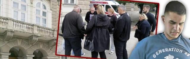 Tužna scena ispred suda u Smederevu! Okupili se roditelji ubijene dece, Hitna pomoć u pripravnosti (VIDEO)