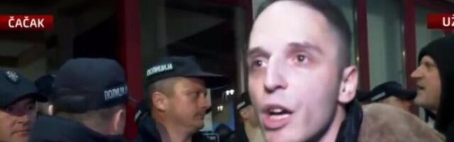 VUČIĆU, GRADI LUDNICE, A NE BOLNICE: Nadrealno ponašanje predvodnika nasilja opozicije u Čačku (VIDEO)